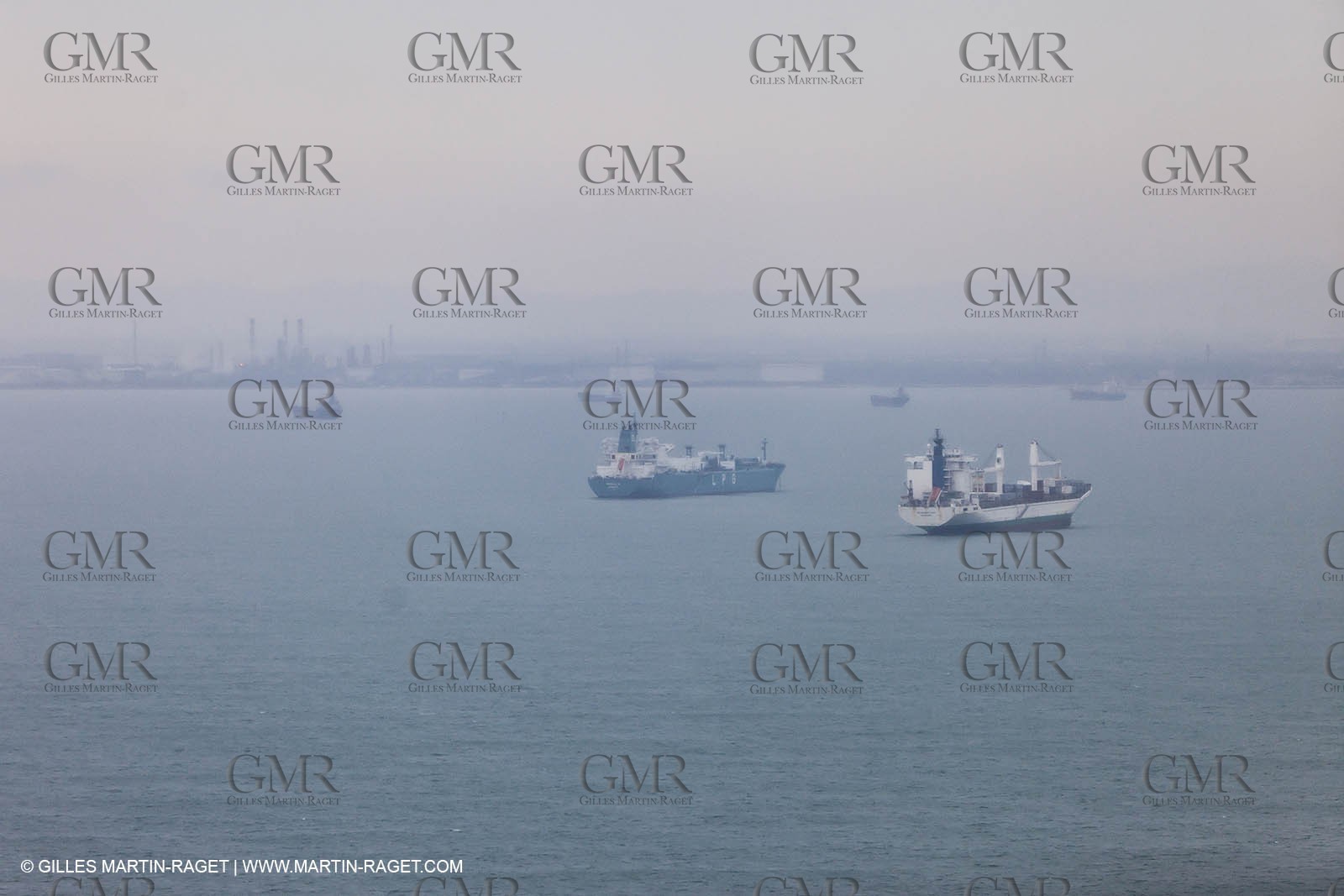 01-11-2010 - FOS (FRA,13) - Grêve du Port Autonome de Marseille - 01 11 2010 - FOS (FRA,13) Commercial Port on strike