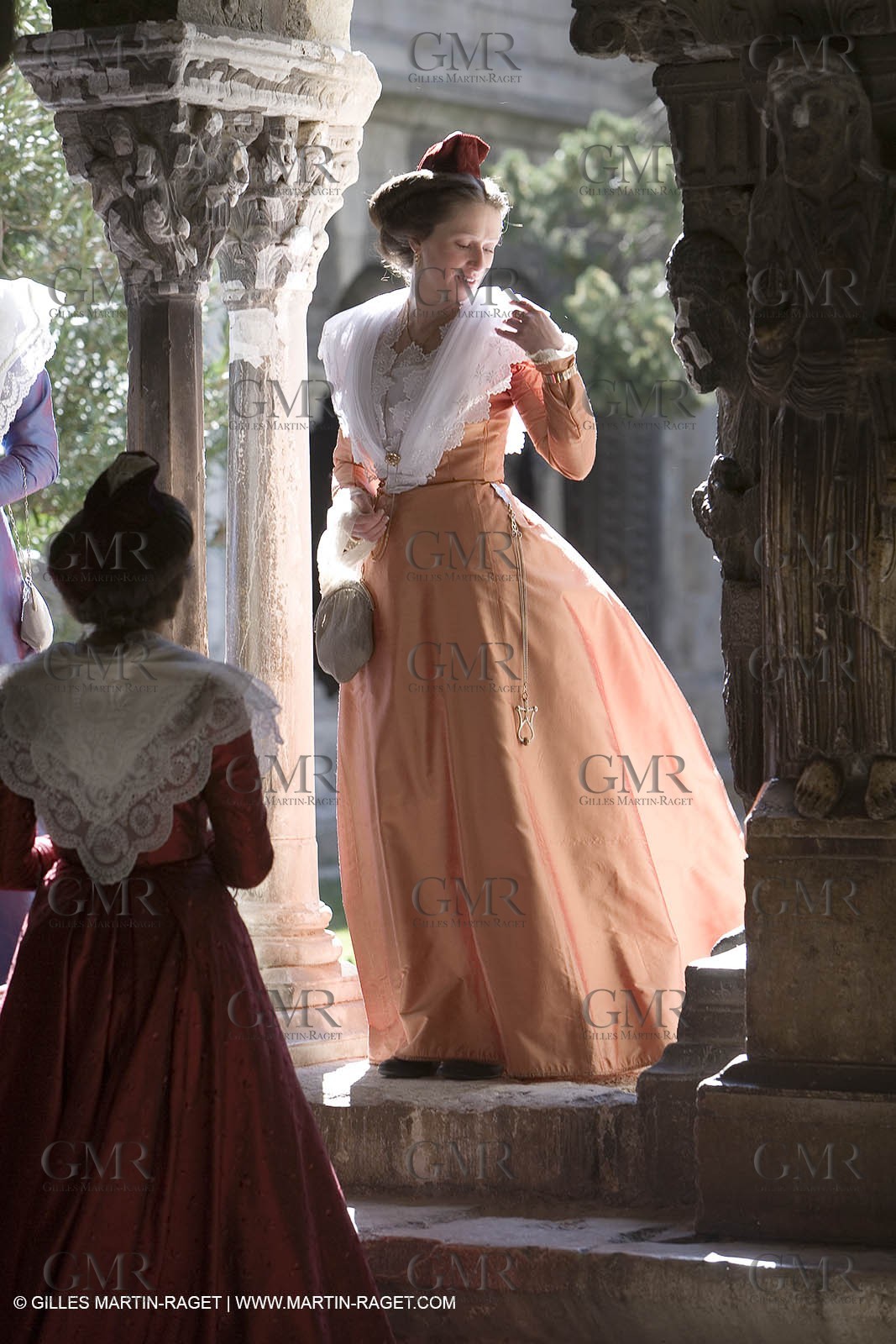 10 03 2007- Arles (FRA, 13) - Queen of arles and her assistants