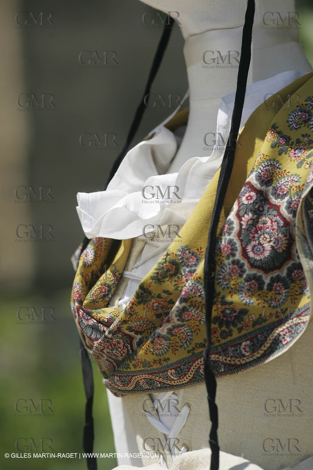 May 2004 - La Tour d'Aigues (FRA, 84) - Old costumes for women of the South exhibition