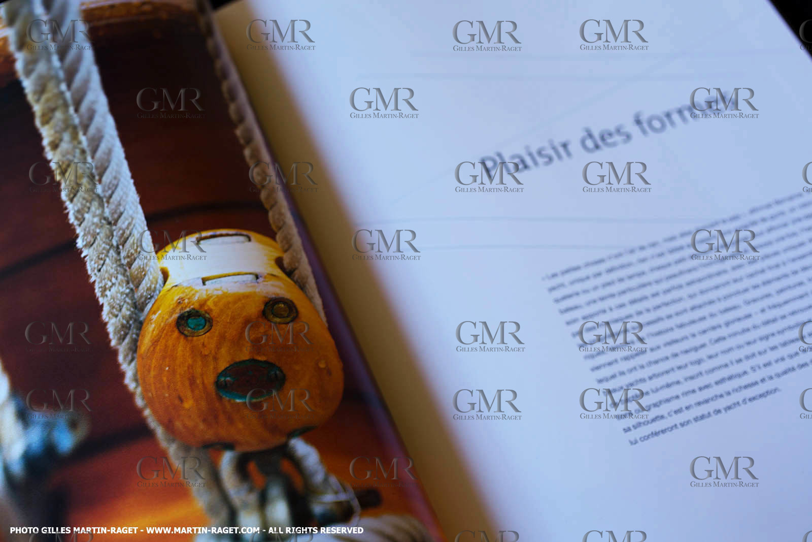 12 10 2012 - Marseille (FRA,13) - Glenat Editions, Paisance d'Exception, Words from Vincent Bourdin, Photographies from Gilles Martin-Raget, 27,5 cm x 37 cm, 225 p. 50 €