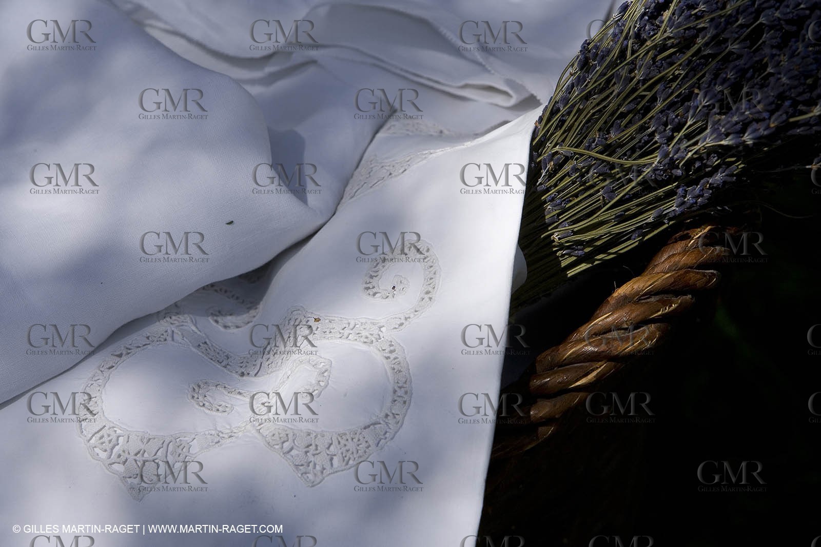 Vallon raget, nice household linen