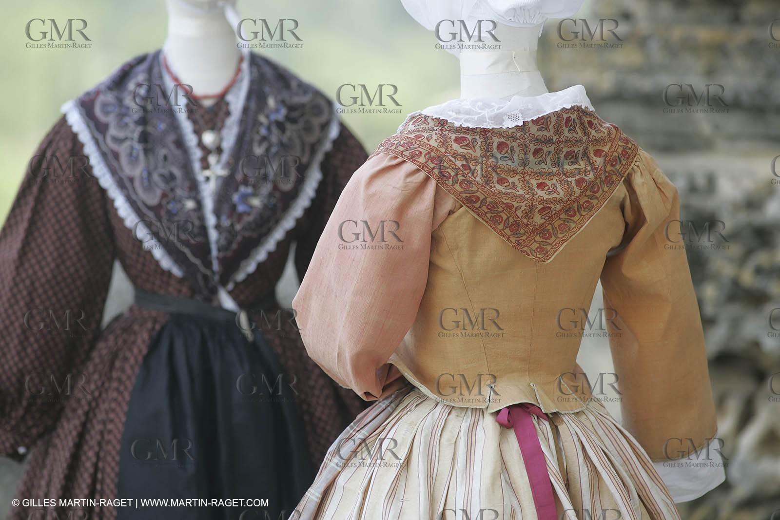 May 2004 - La Tour d'Aigues (FRA, 84) - Old costumes for women of the South exhibition