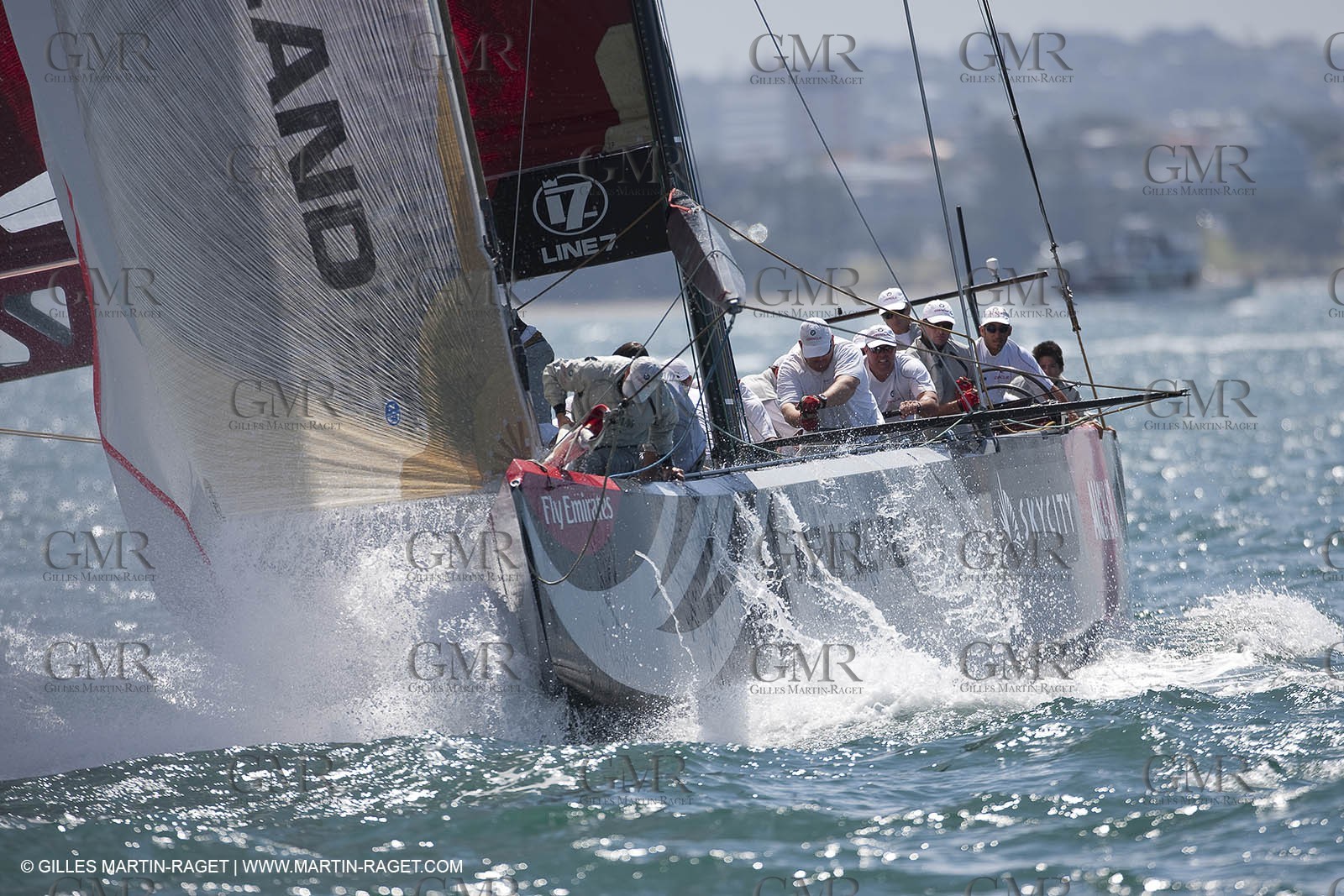 23 01 2009 - Auckland (NZL) -  Louis Vuitton Pacific Series - BMW ORACLE Racing-Tuning up onboard Emirates Team New Zealand yacht