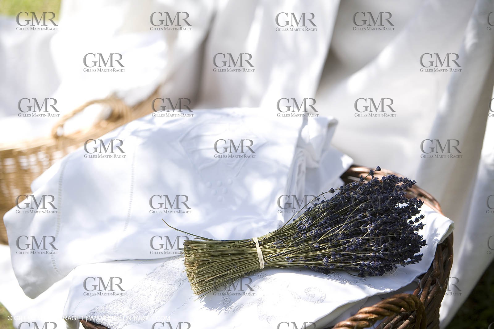 Vallon raget, nice household linen