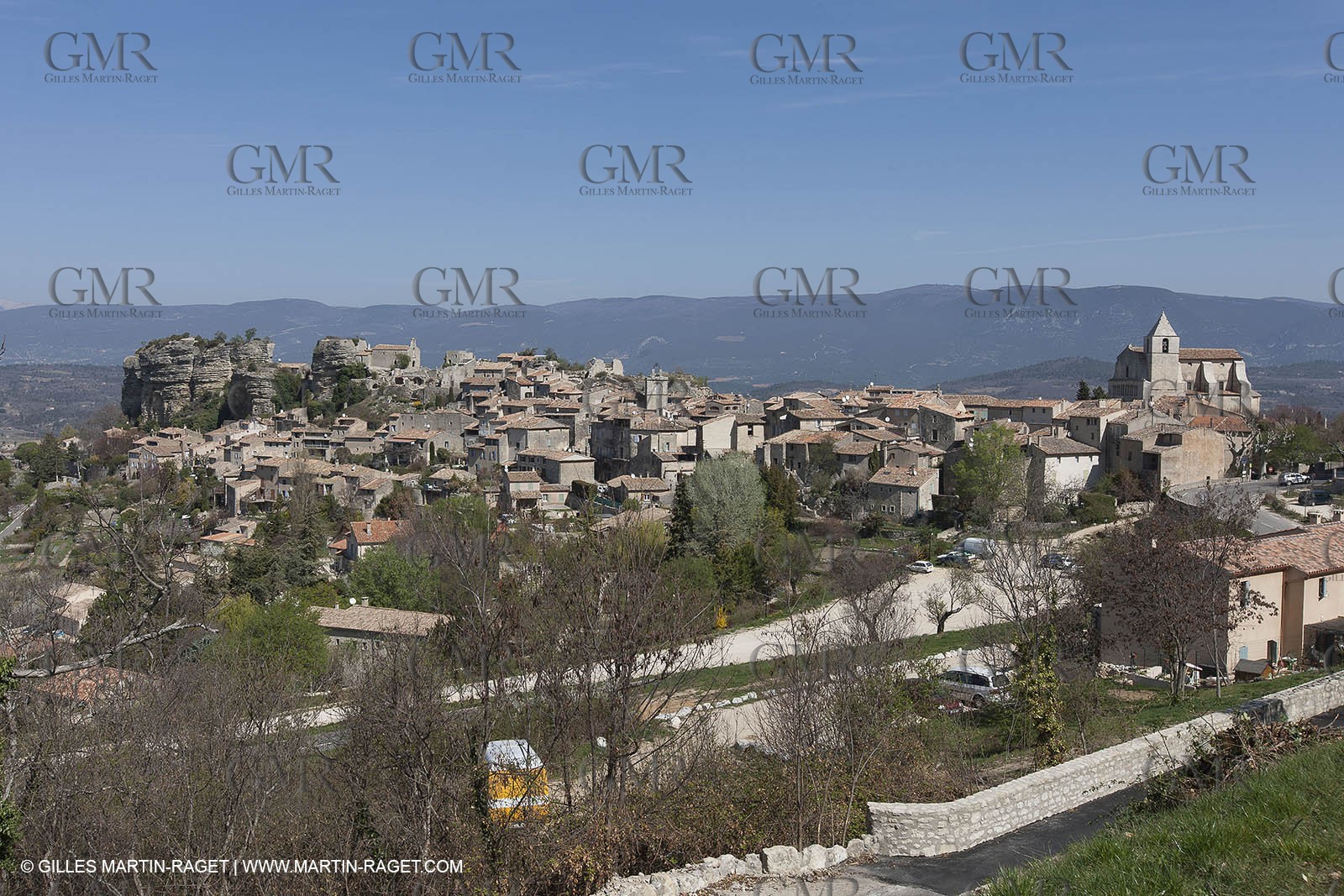 March 30th 2012 - Saint Saignon (FRA, 84) - blooming cherry trees