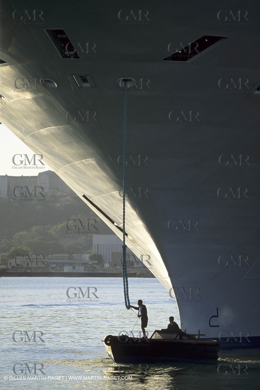 Monde maritime, opérations porturaires, ports, manoeuvres, marine world, harbour operations, maritime shipping,