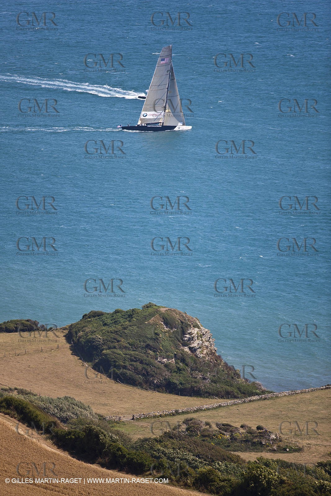 05 08 2010 - Cowes (UK, IOW) - The 1851 Cup -  BMW ORACLE Racing -  - Round The Island Race - Passing Ste Catherine Lighthouse.
