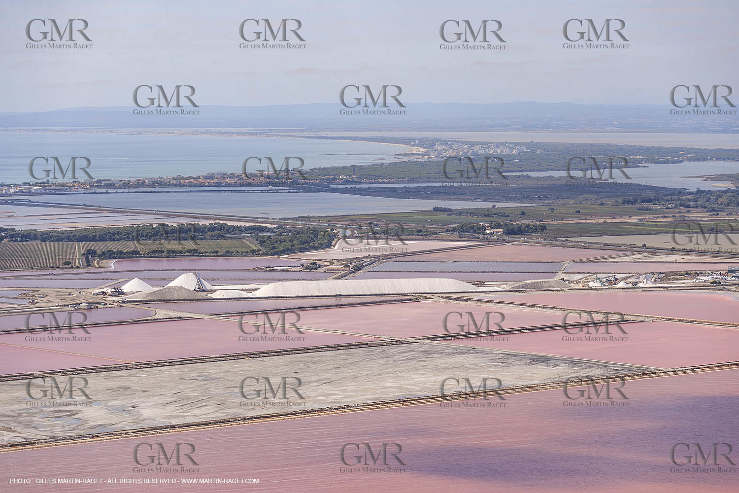 Marais salants à Aigues Mortes