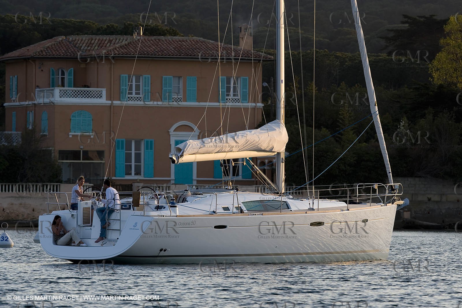 Cruising monohull mooring