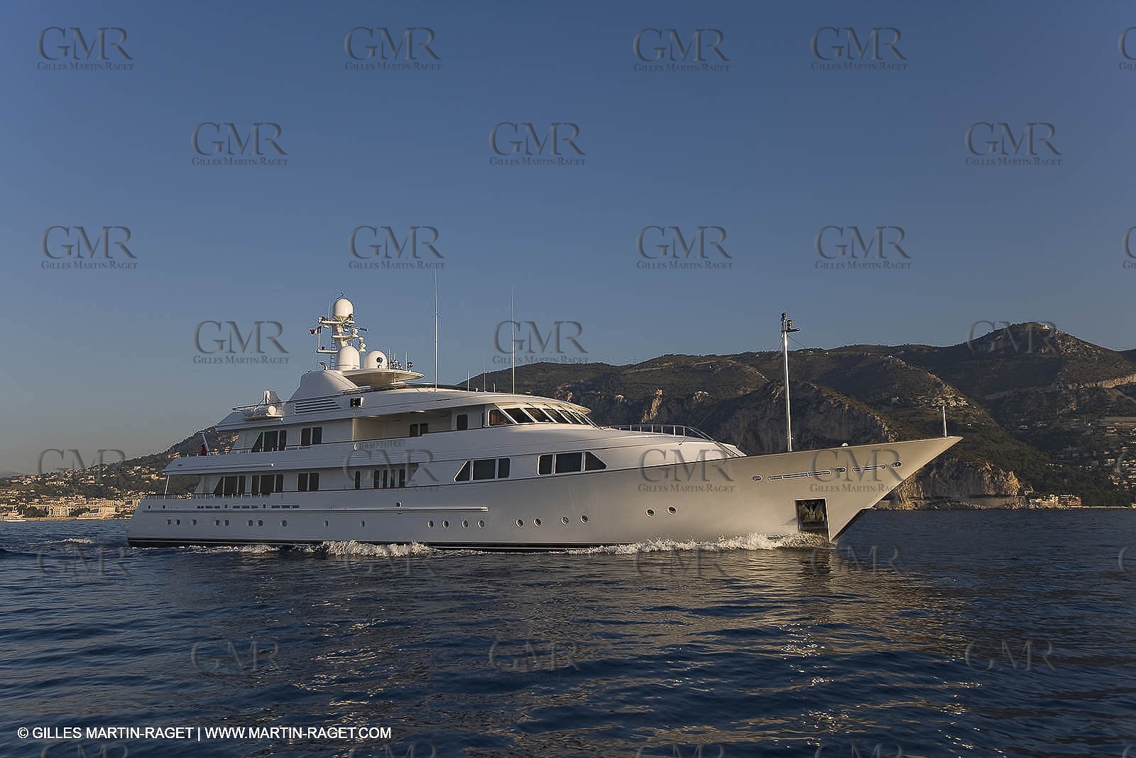 28 07 2007 - St Jean Cap Ferrat - SuperYachts - Motor Yachts - Hampshire
