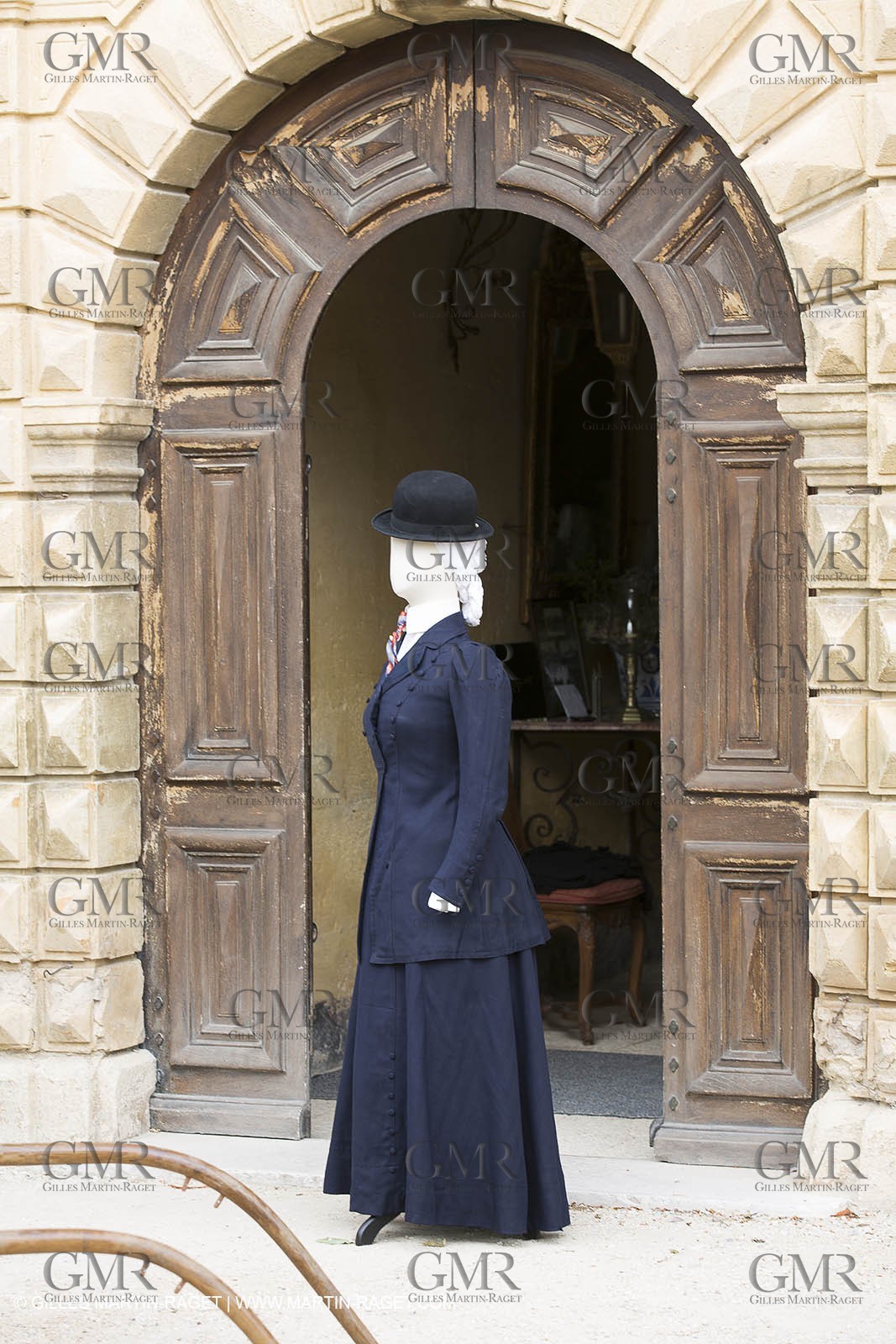 31 10 2013 - Ansouis (FRA,84) - Ansouis castle - Costumes of the exhibit Men costumes