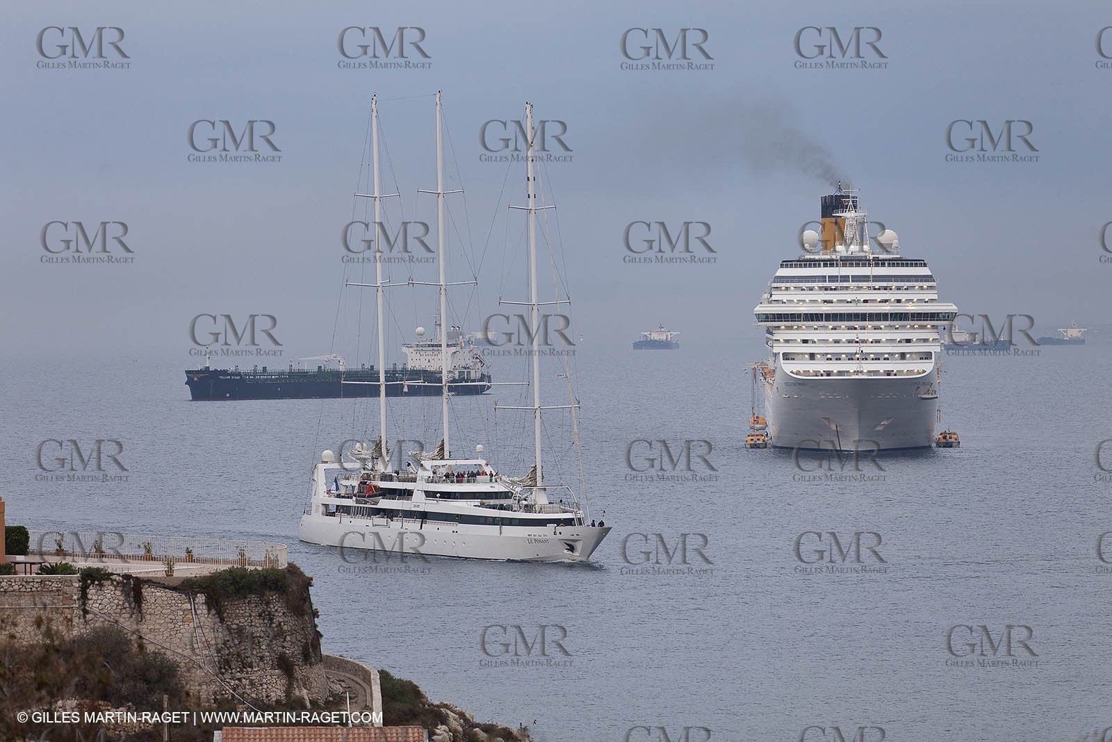 23 10 2010 - Marseille (FRA,13) - Le Ponant - Arrival in Marseille and entrance in the historical port
