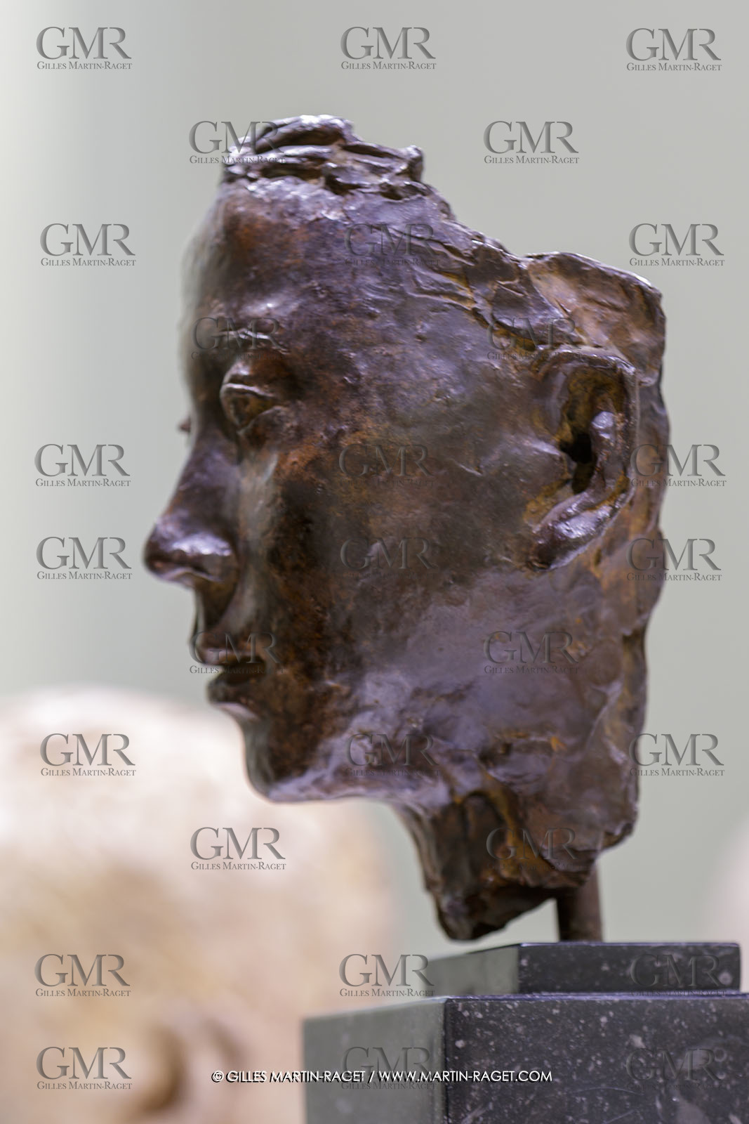 02 05 2023, Paris (FRA), oeuvre de Germaine Richier, Exposition Centre Pompidou 2023,  La Chinoise, 1939, Bronze patiné foncé, 24,6 x 17,1, 15,2 cm, Collection particulière