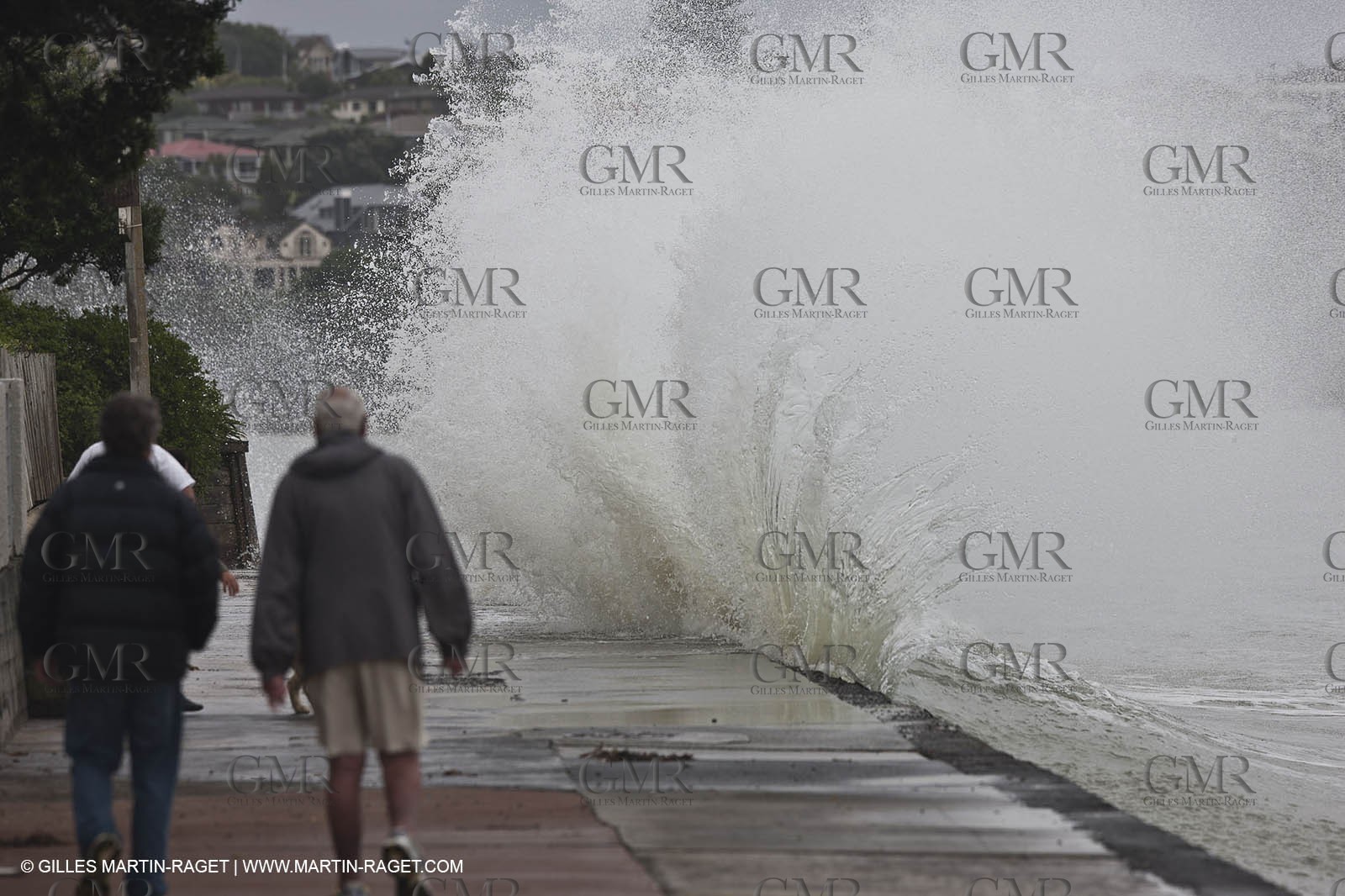 21 01 2011 - Auckland (NZL) - after storm waves at Takapuna