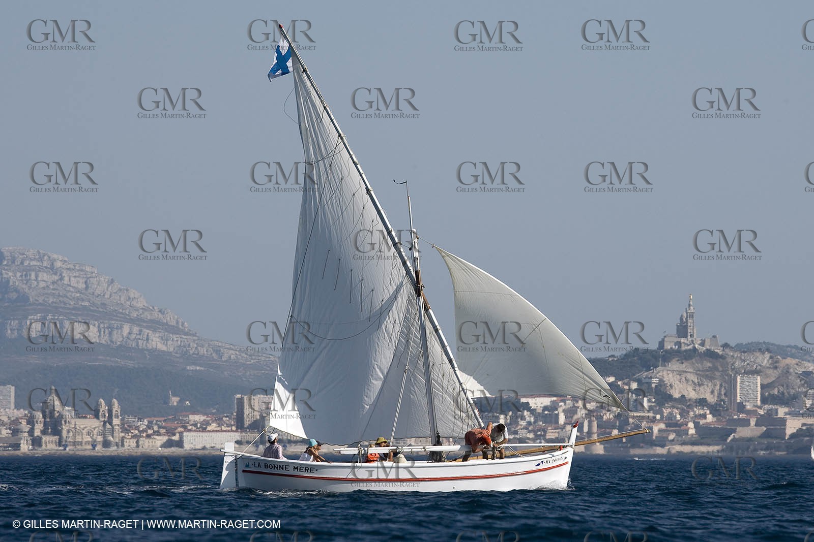 1 09 2007 - Marseille (FRA, 13) - Latin rigs in l'Estaque (Marseille north bay village)