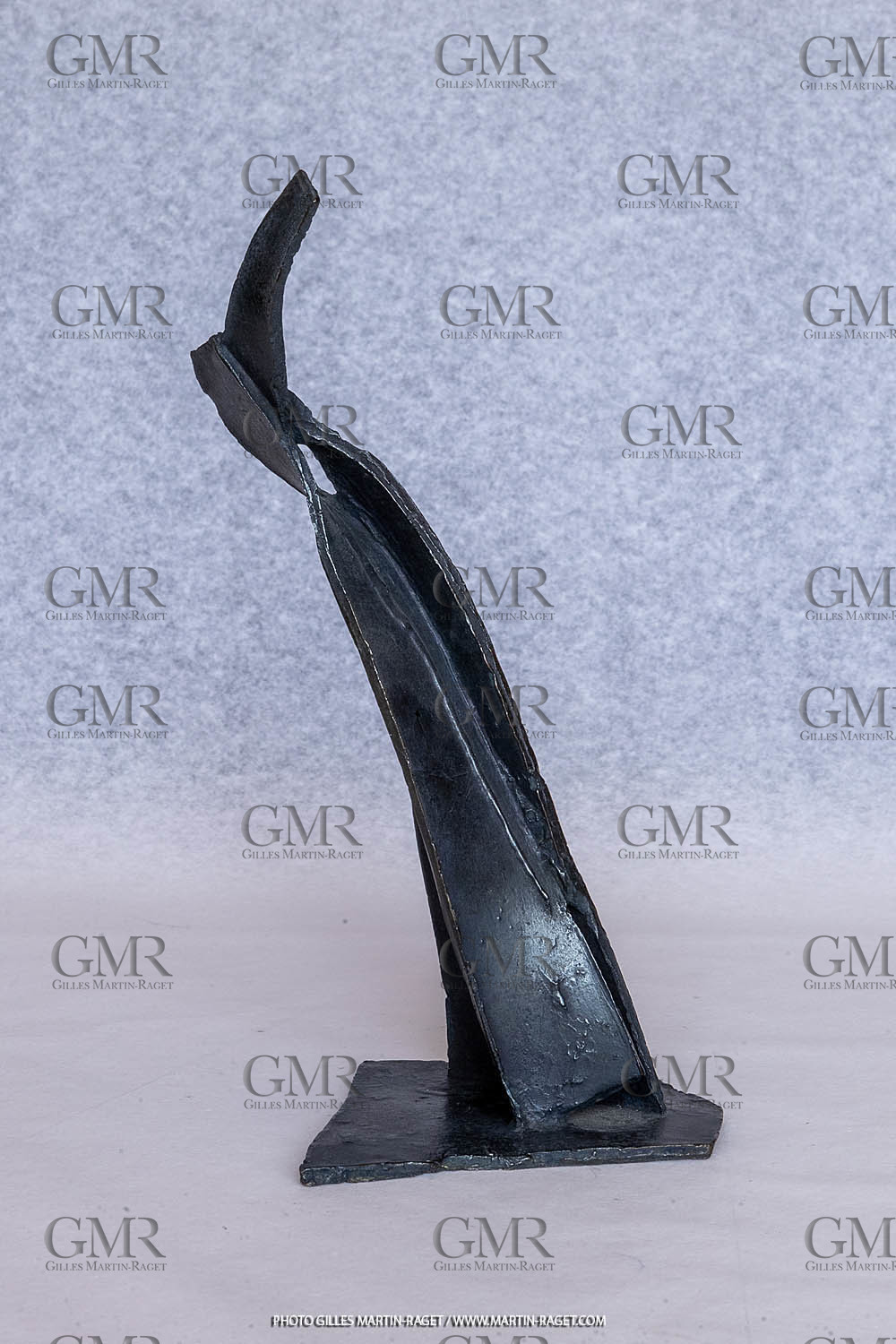 08 01 2023, Marseille (Fra,13), Oeuvre de Germaine Richier, Petit bronze n° 1 1956, bronze patiné foncé, Epreuve d'exposition, Fondeur : L. Tinot, Paris, 24,5 x 11,5 x 13,5 cm, collection particulière