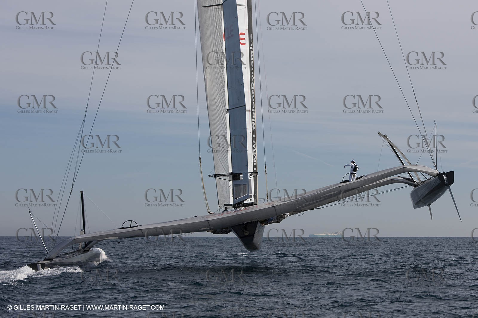 19 01 2010 - Valencia (ESP) - 33rd America's Cup - BMW ORACLE Racing - Boat preparation