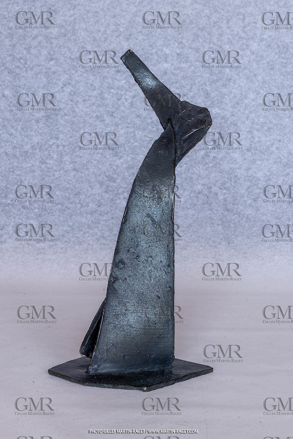 08 01 2023, Marseille (Fra,13), Oeuvre de Germaine Richier, Petit bronze n° 1 1956, bronze patiné foncé, Epreuve d'exposition, Fondeur : L. Tinot, Paris, 24,5 x 11,5 x 13,5 cm, collection particulière