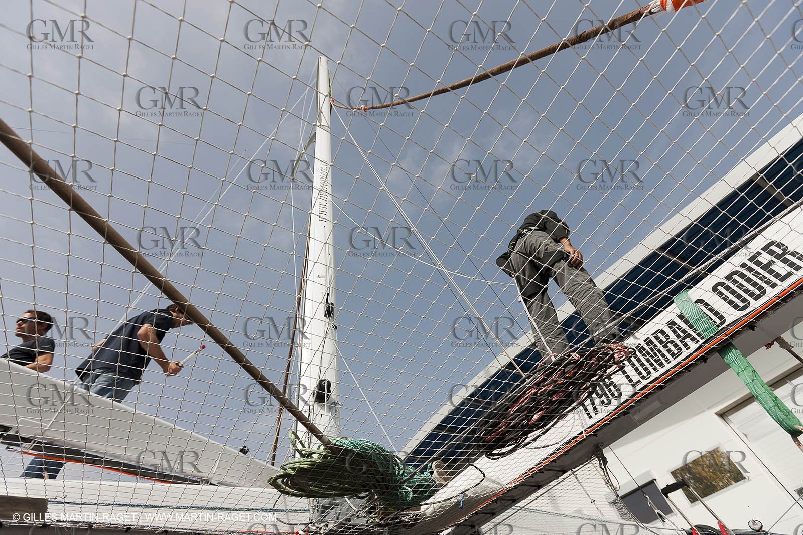 08 10 10 - St Sulpice (SUI) - Hydroptere.ch touches water