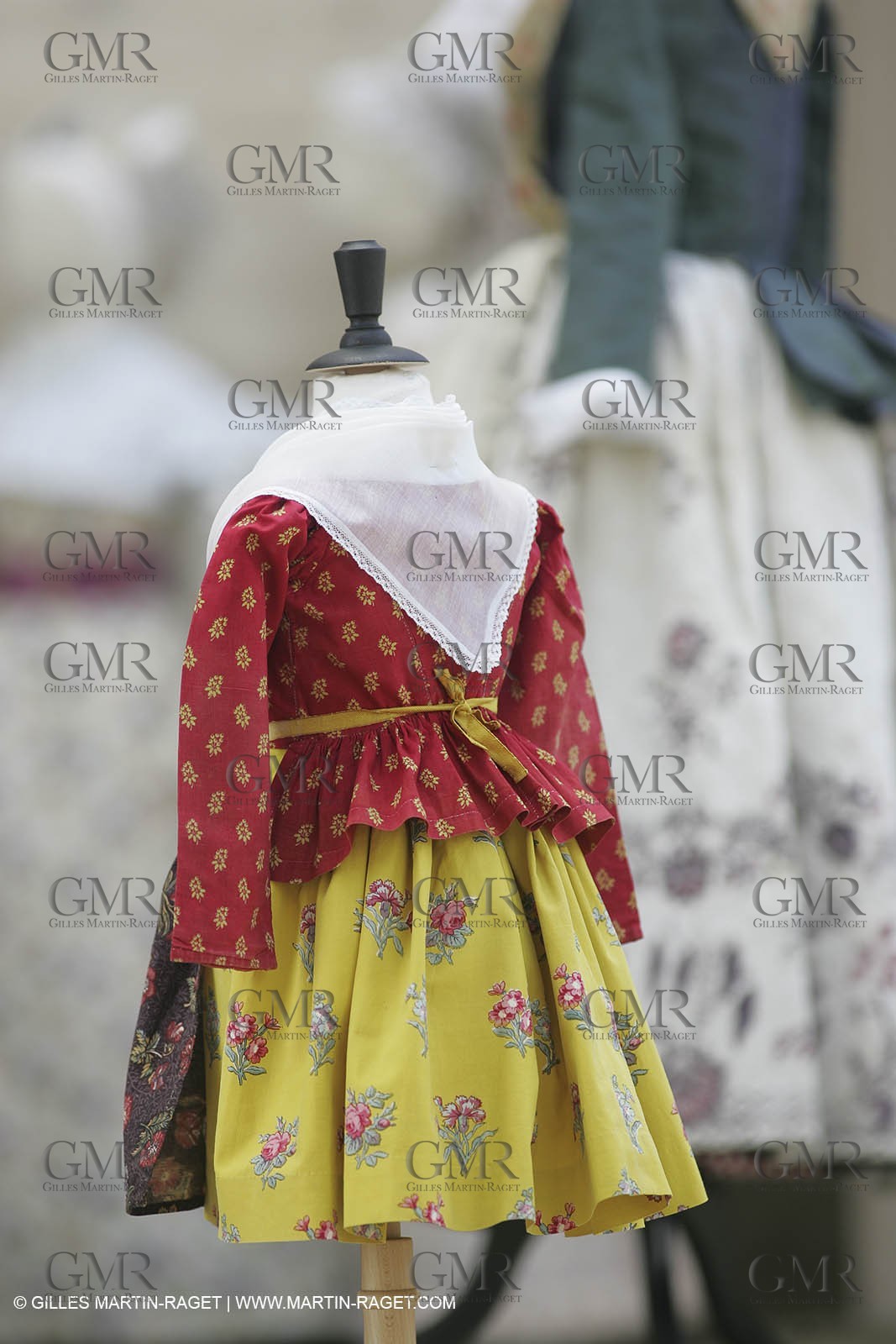 May 2004 - La Tour d'Aigues (FRA, 84) - Old costumes for women of the South exhibition