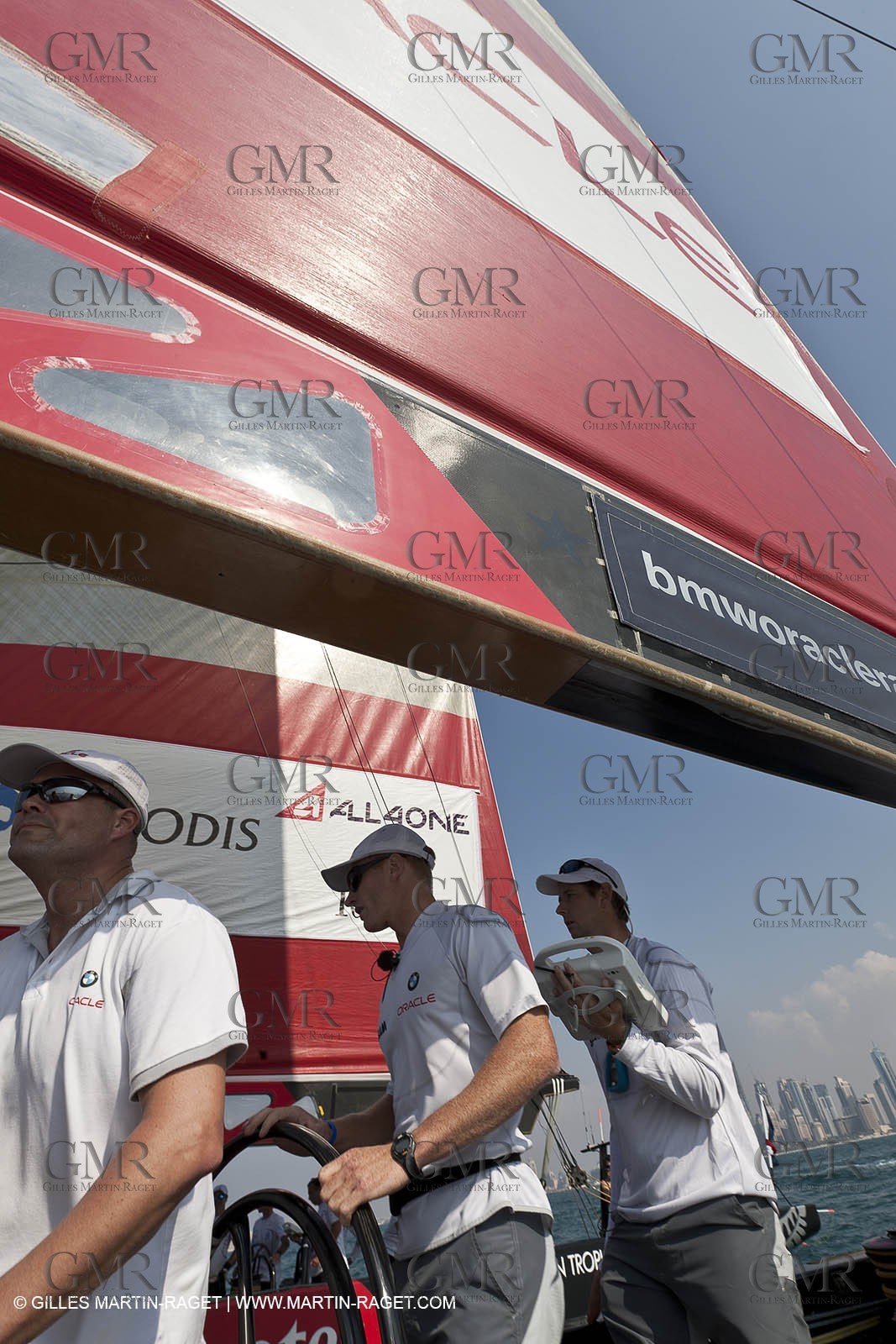 14 11 2010 - Dubai (UAE) - Dubai Louis Vuitton Trophy -  BMW ORACLE Racing - Training - Onboard Vs All 4 one