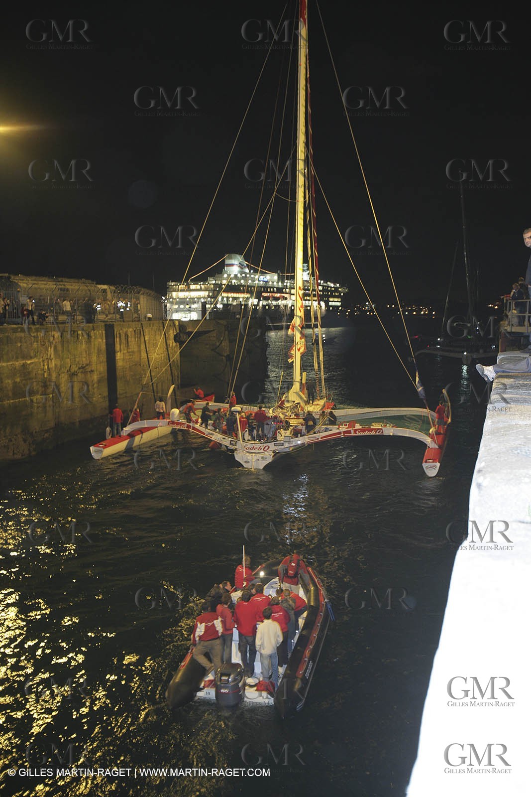 27 10 2006 - Saint Malo (FRA) - Route du Rhum 2006 - Thomas Coville - Sodeb'O - Lock passage