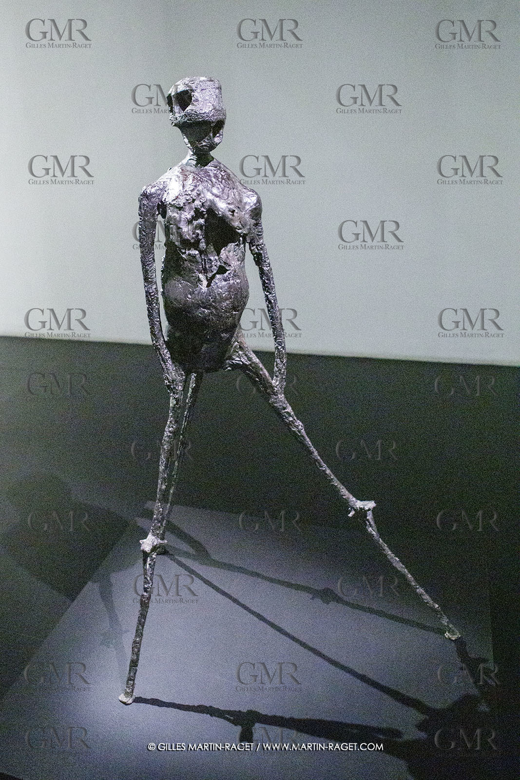 02 05 2023, Paris (FRA), oeuvre de Germaine Richier, Exposition Centre Pompidou 2023,  Le Berger des Landes 1951, Bronze Patiné foncé, Fondeur : C Valsuani, Paris, 149 x 80 x 60 cm, Louisiana Museum of Modern Art,  Humleback, Donation The New Carlsberg Foundation