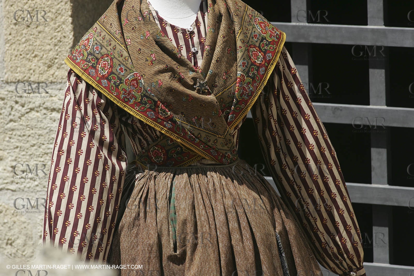 May 2004 - La Tour d'Aigues (FRA, 84) - Old costumes for women of the South exhibition