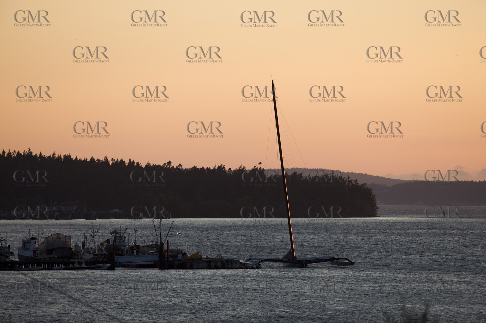 26 08 2008 - Anacortes (WA, USA) - America's Cup - BMW ORACLE Racing - 90 ft trimaran launch - structural tests completed by Design Team