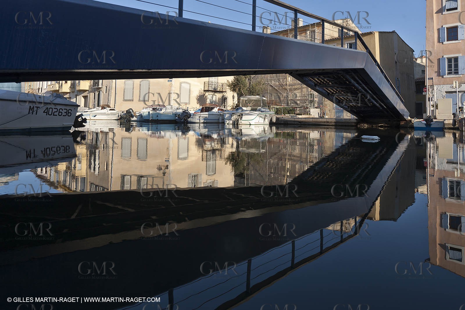 14 03 2012 - Martigues (FRA,13) - neighborhood Le Miroir (the mirror)