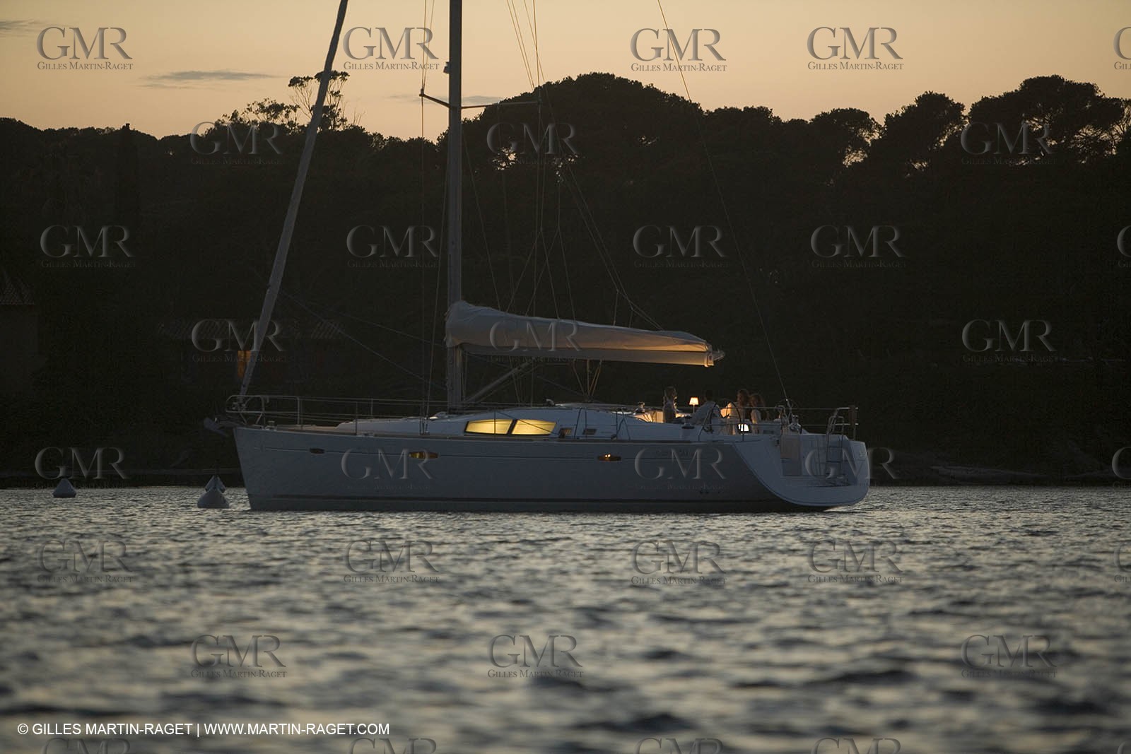 Cruising monohull mooring