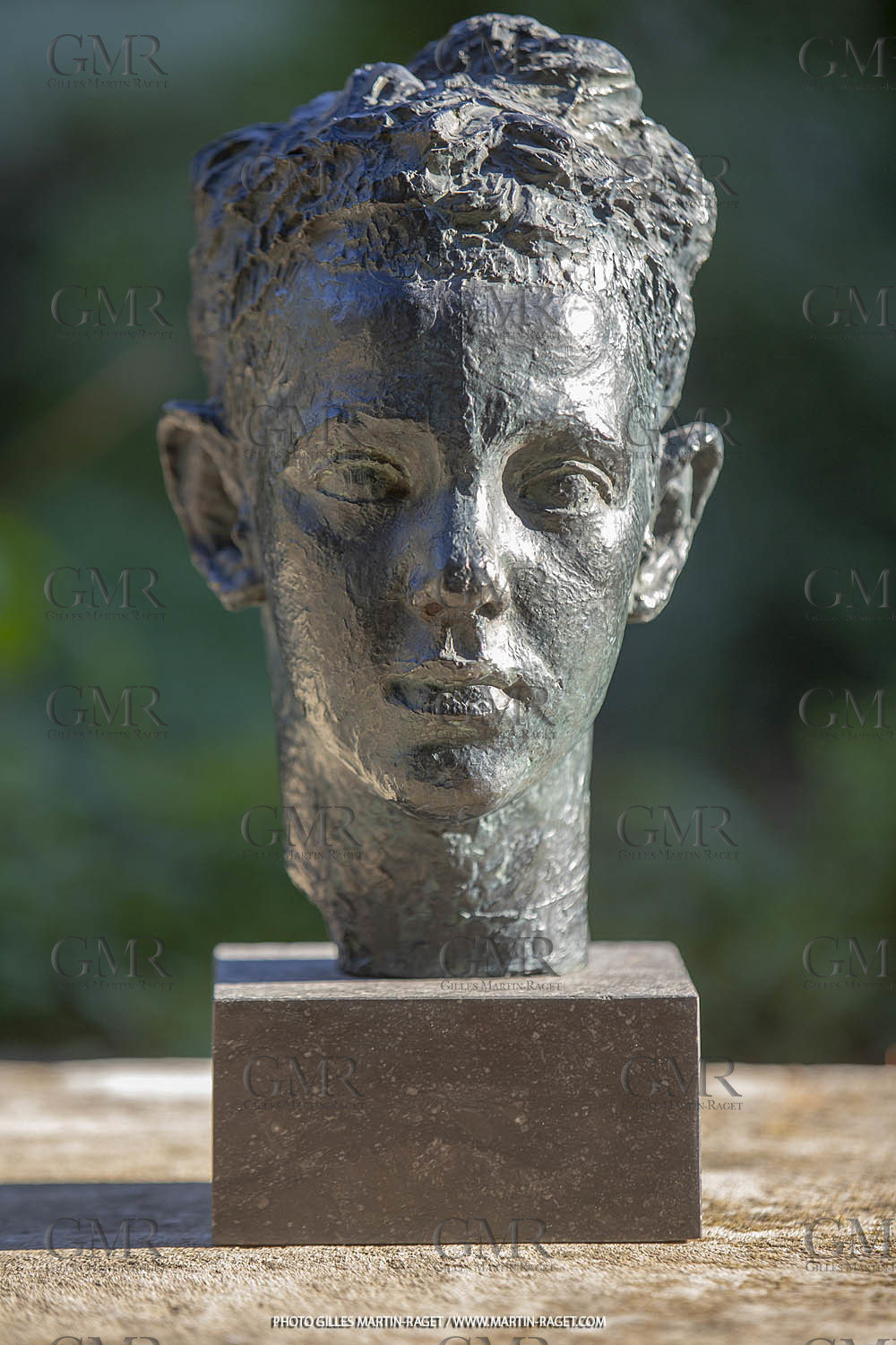 17 04 2022, St Rémy de Provence (FRA,13), Oeuvre de Germaine Richier, Buste n° 2, Rémi Coutin enfant, 1927-1928, Bronze patiné foncé, éreuve d'exposition, 31 x 20 x 21 cm, collection Famille Germaine Richier