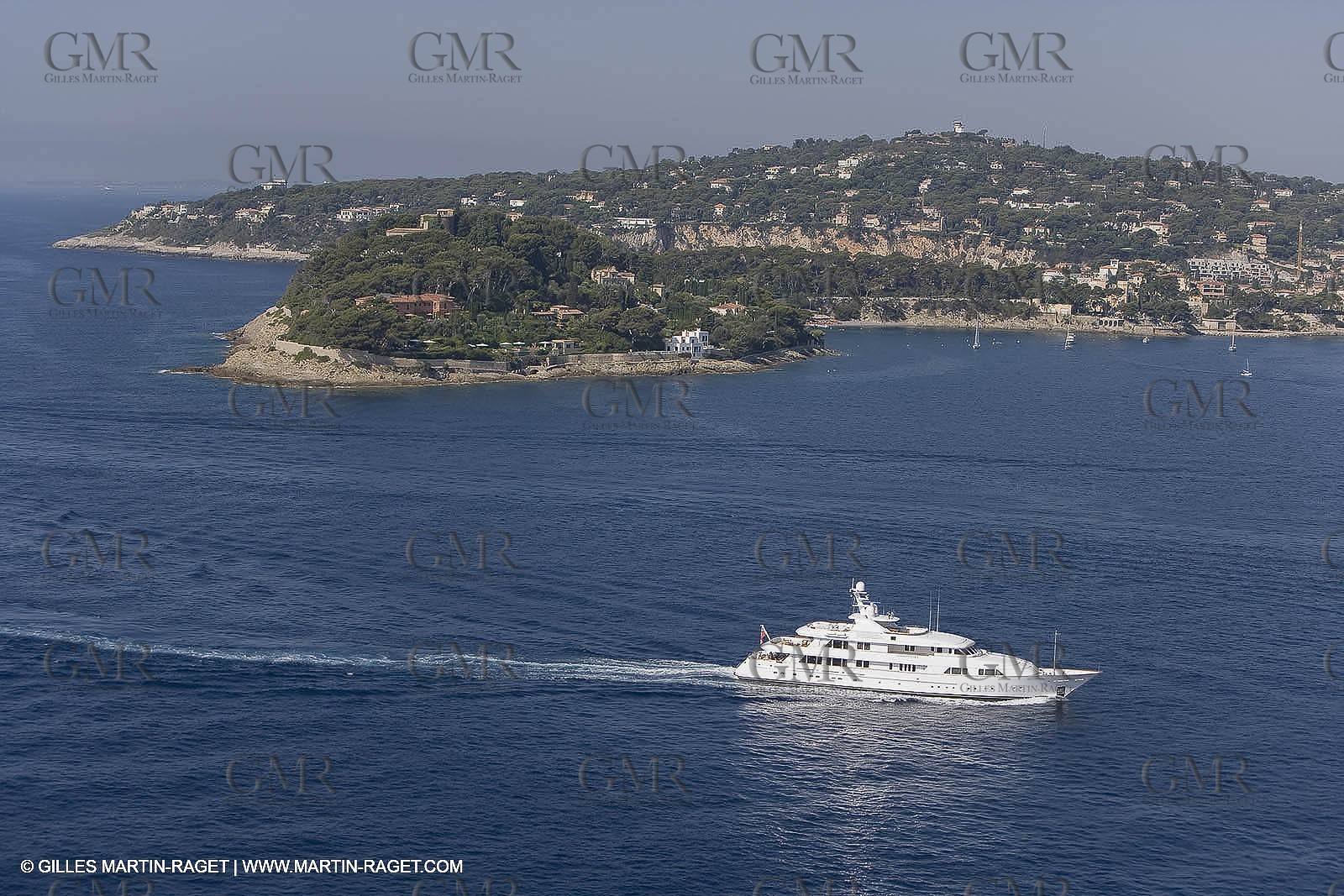 28 07 2007 - St Jean Cap Ferrat - SuperYachts - Motor Yachts - Hampshire