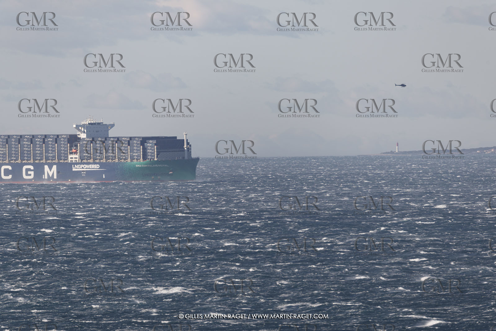 14 12 2023, Marseille (FRA), arrivée du Palais Royal, porte container armé par la CMA CGM, navire de 400 mètres de long, 67 mètres de large, qui transporte 23 000 conteneurs avec propulsion au GNL