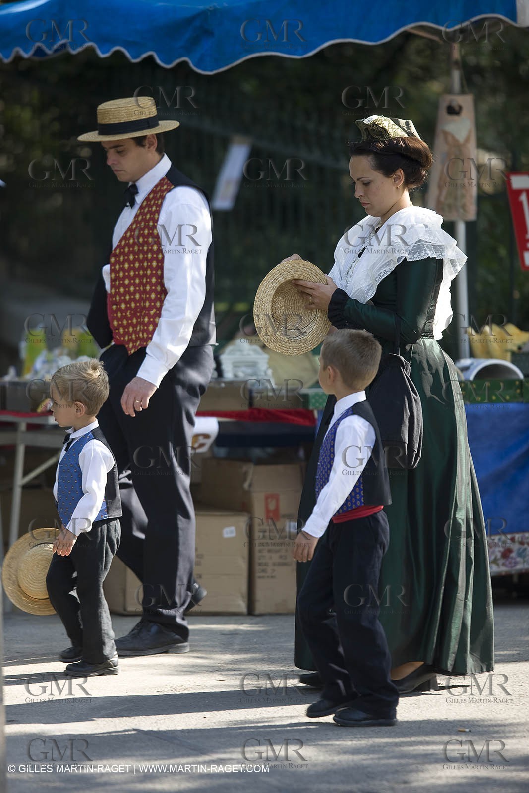 06 07 08 - Arles (FRA, 13) - Traditional costume of Arles fest