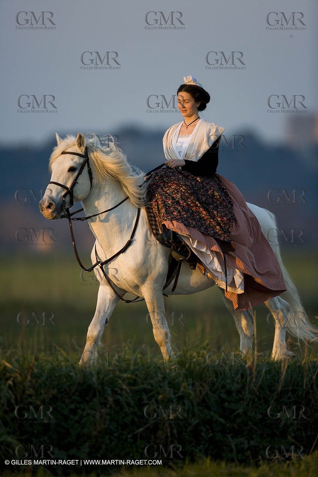 23 02 2007 - Arles, Nathalie Chay, Queen of Arles - Amazone horse riding