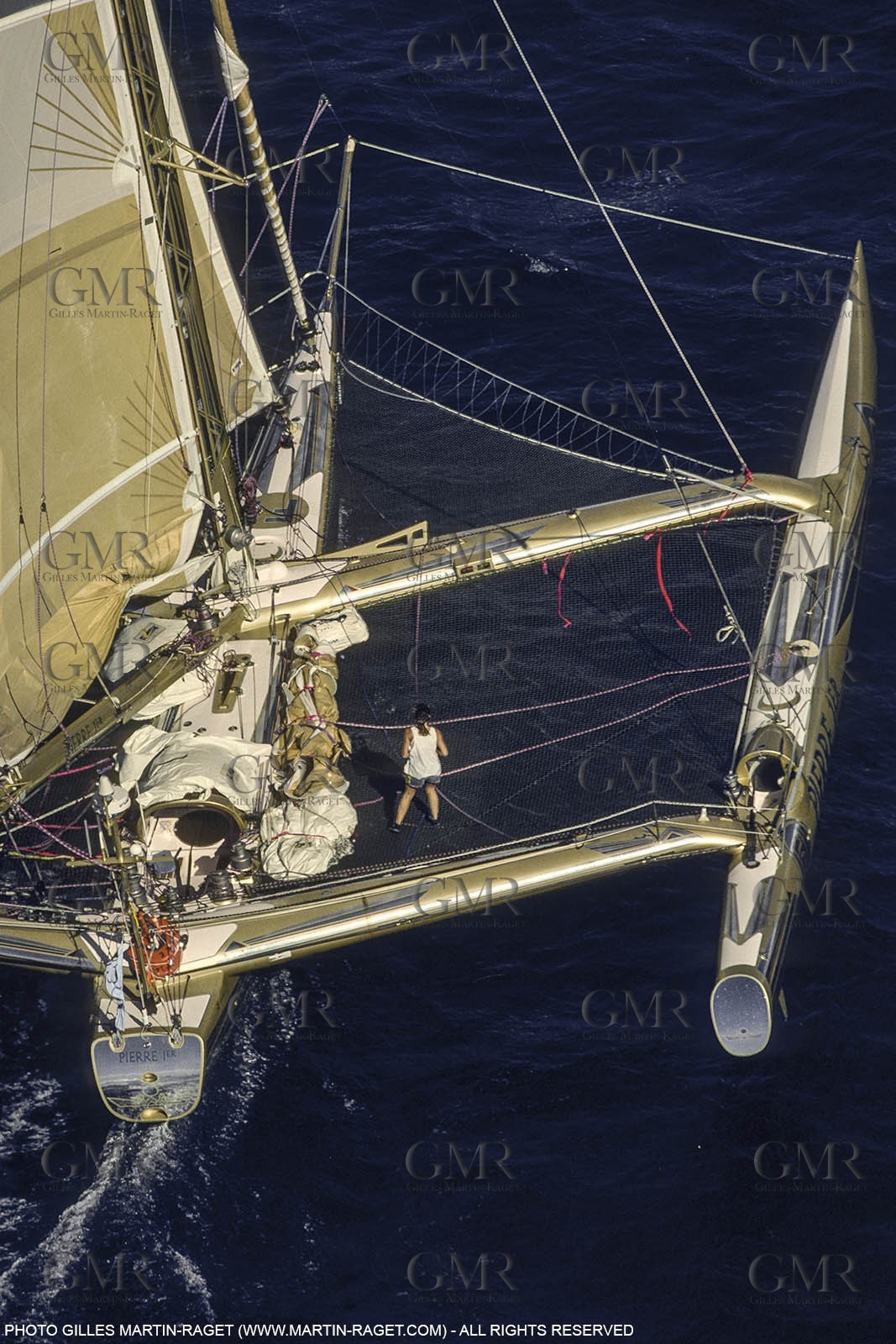 Novembre 1990, Pointe a Pitre (Guadeloupe) Arrivee victorieuse de Florence Arthaud (Groupe Pierre 1er) dans la Route du Rhum
