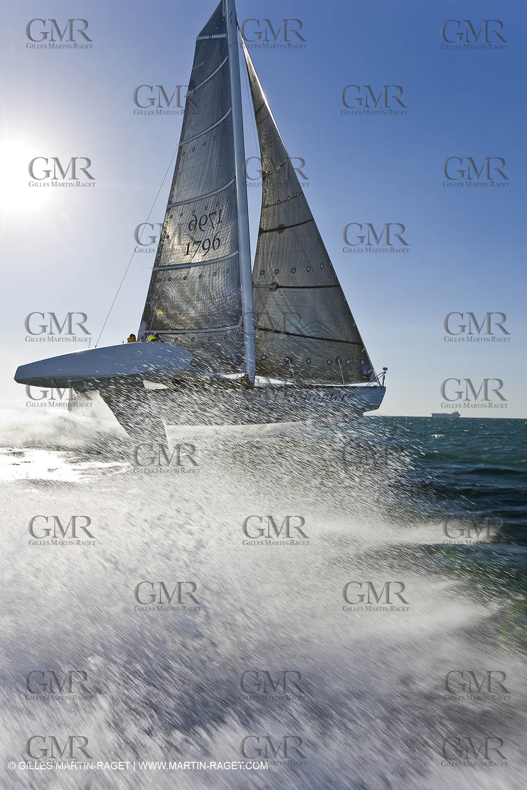 07 04 08 - France - Port Saint Louis du Rhone - Hydroptere - Training