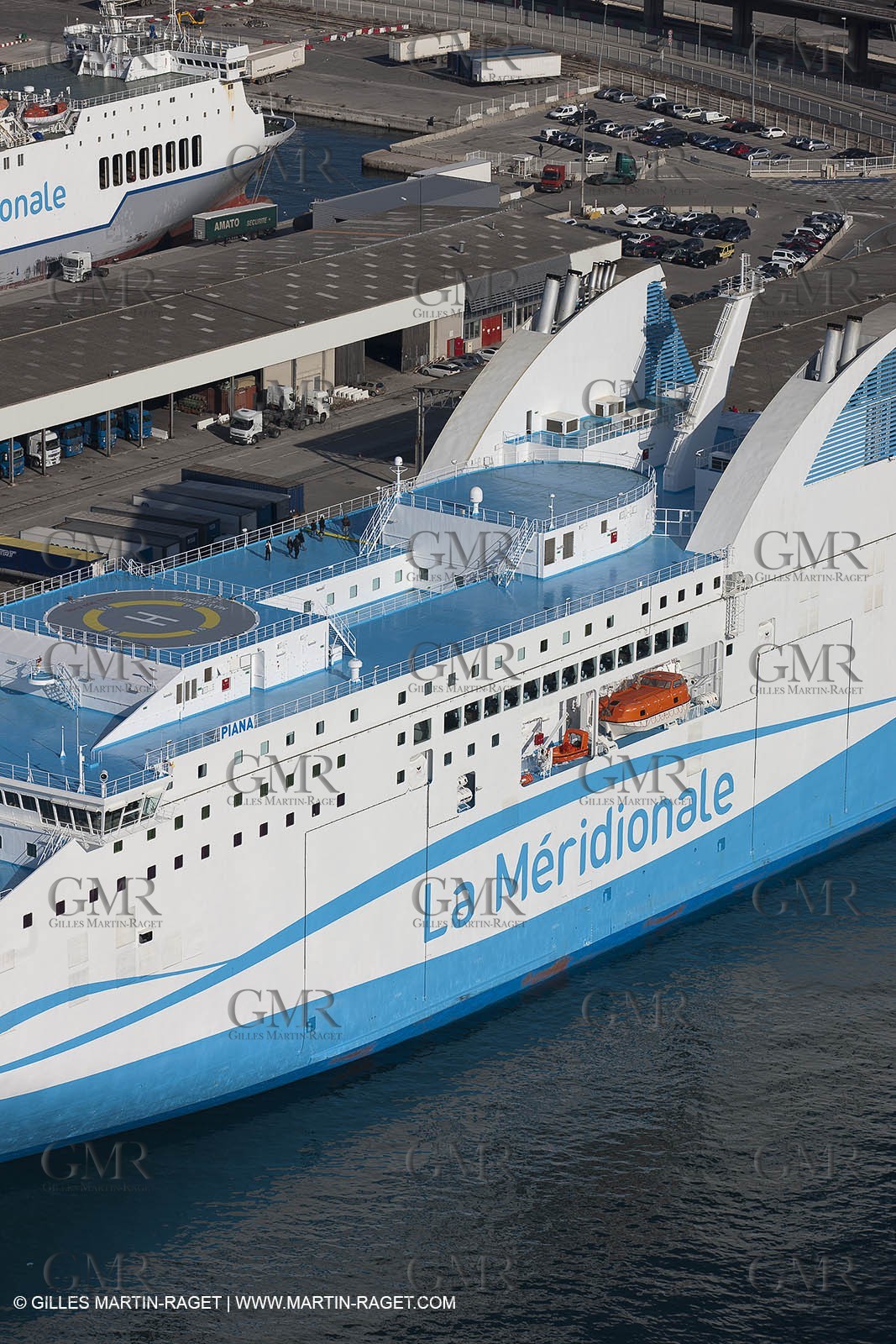 14 01 2012 - Marseille (FRA,13) - Compagnie La Méridionale - le Piana devant Marseille et les Calanques