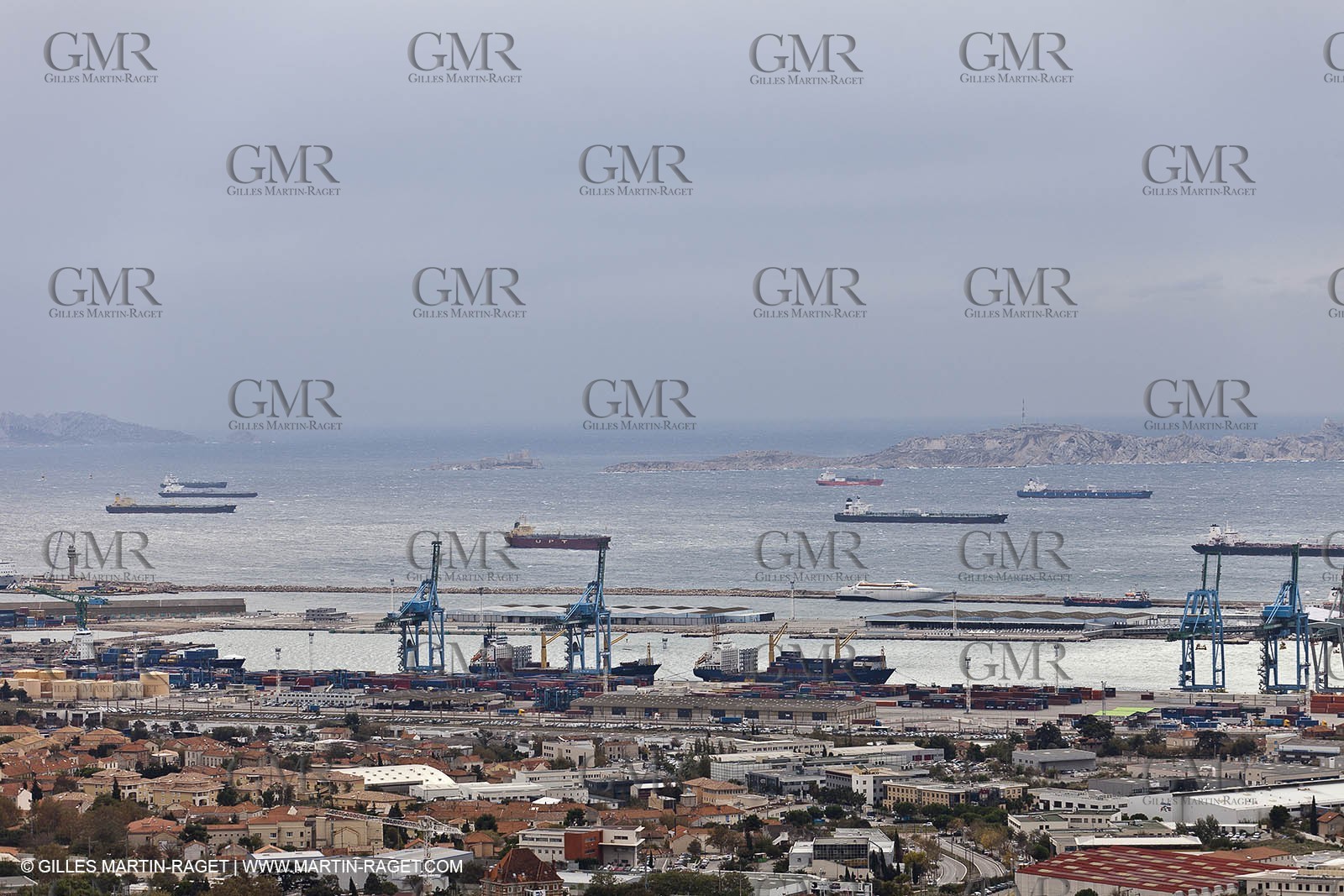 25 10 2010 - Marseille (FRA,13) - Ships at the mooring due to a strike of the harbour staff
