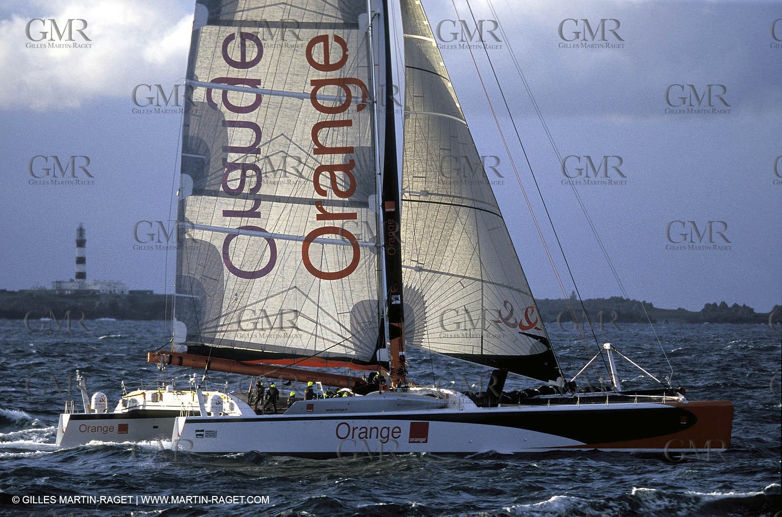 Orange II-2004 Jules Verne Trophy-Ouessant-2nd line crossing
