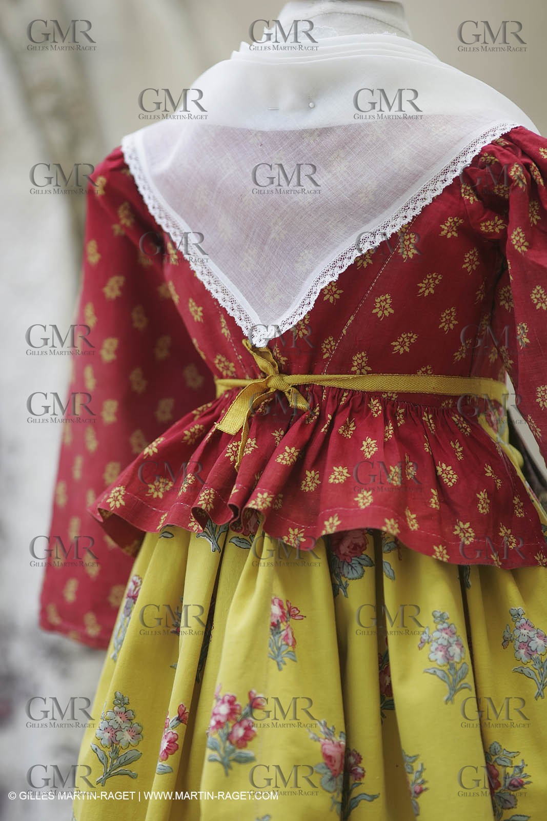 May 2004 - La Tour d'Aigues (FRA, 84) - Old costumes for women of the South exhibition