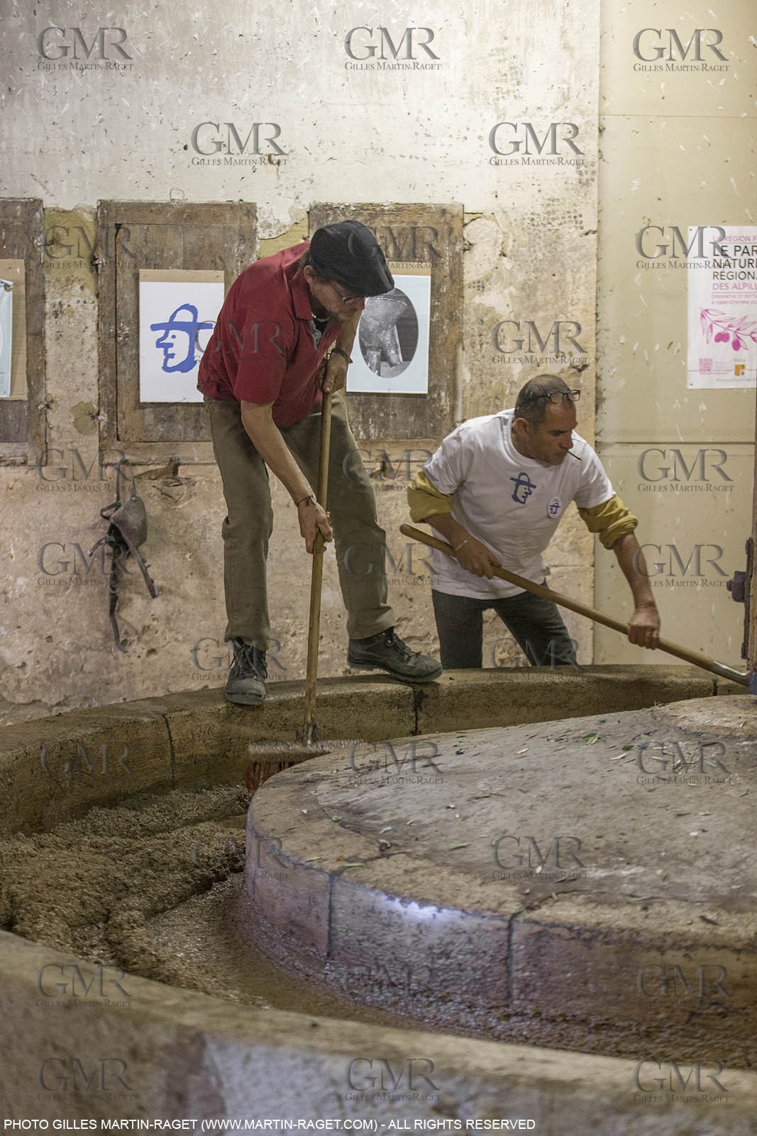 14 11 2015, Saint-Etienne du Grès (FRA,13), fabrication traditionelle de l'huile d'olive au moulin de la Croix