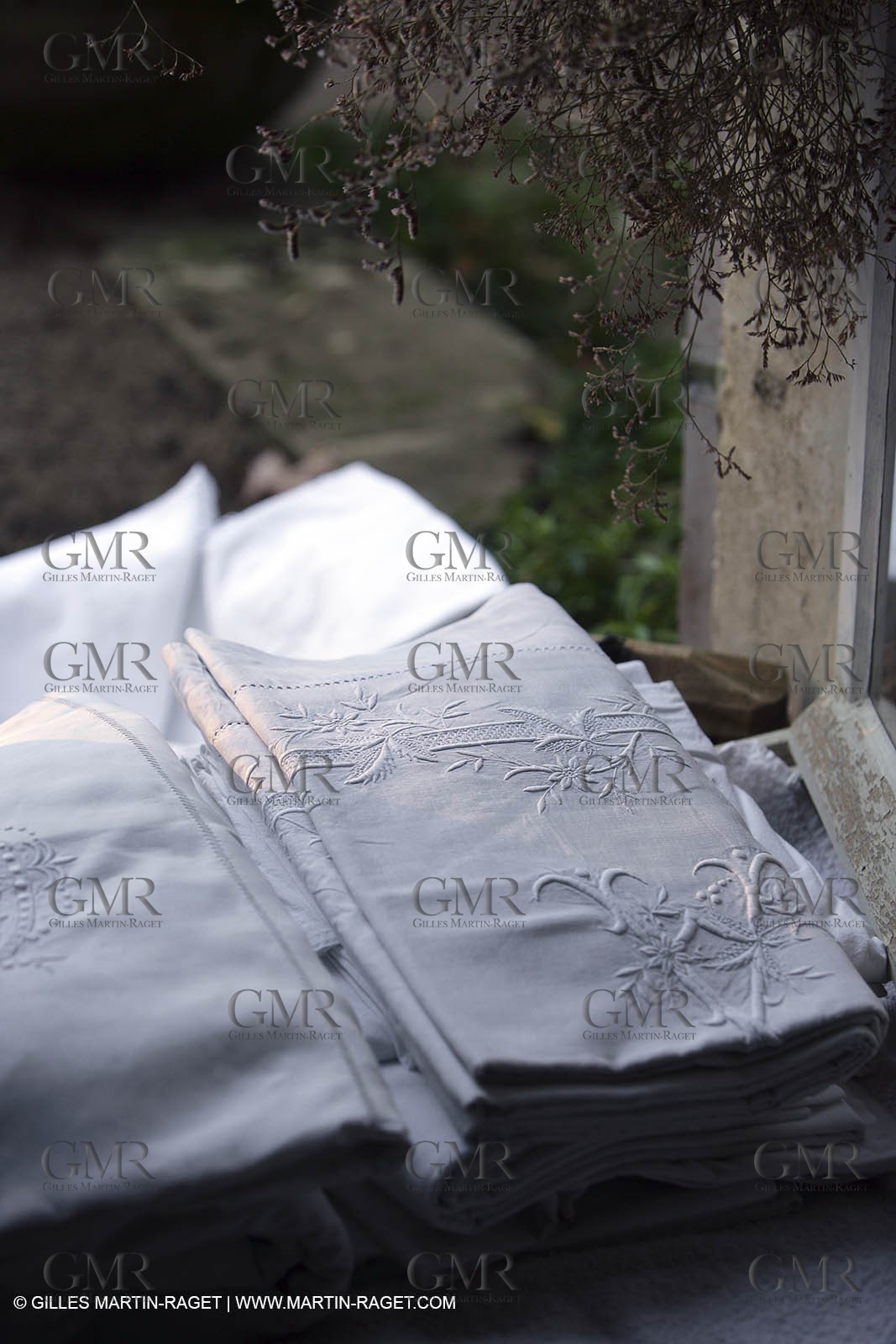 Vallon raget, nice household linen