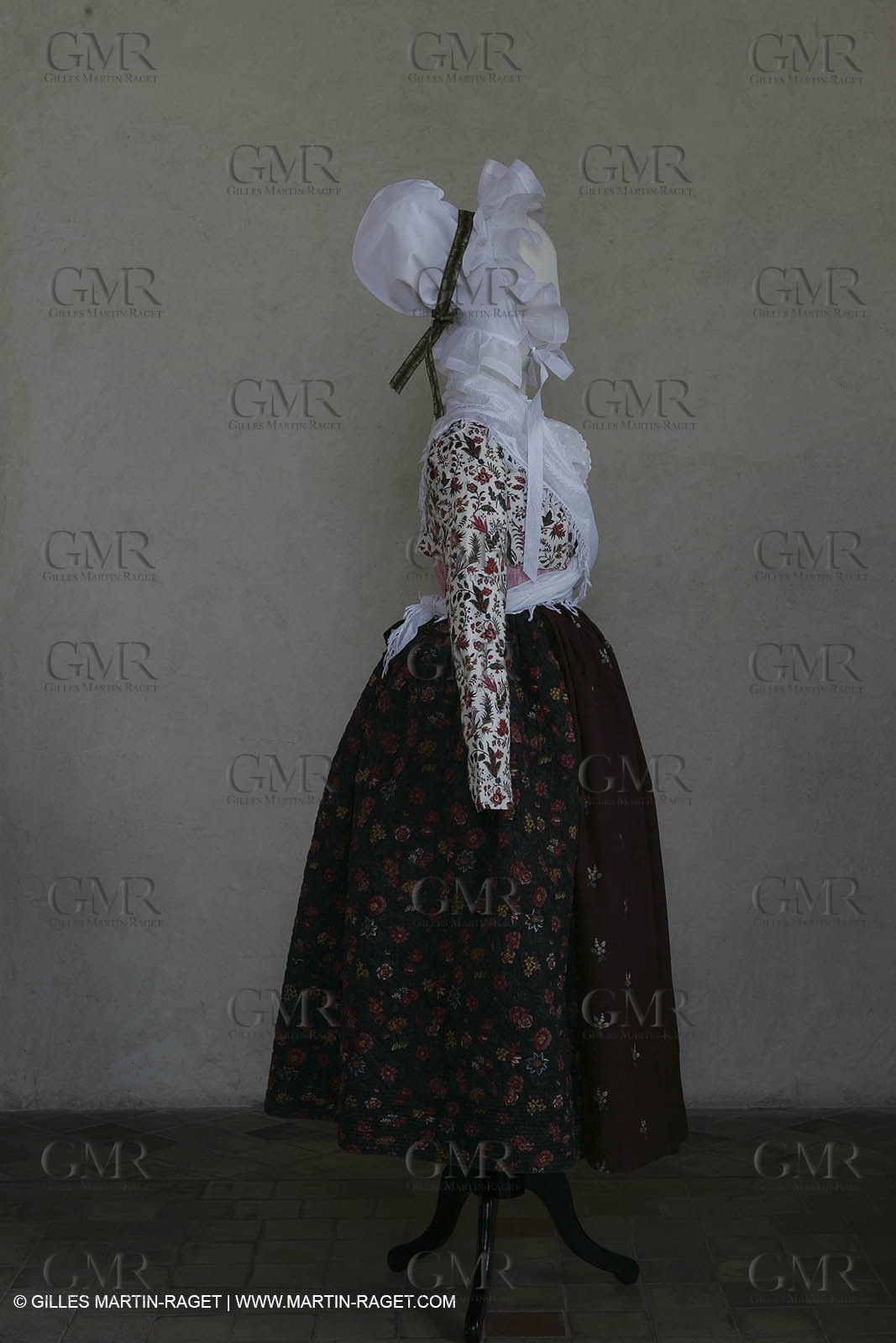 May 2004 - La Tour d'Aigues (FRA, 84) - Old costumes for women of the South exhibition