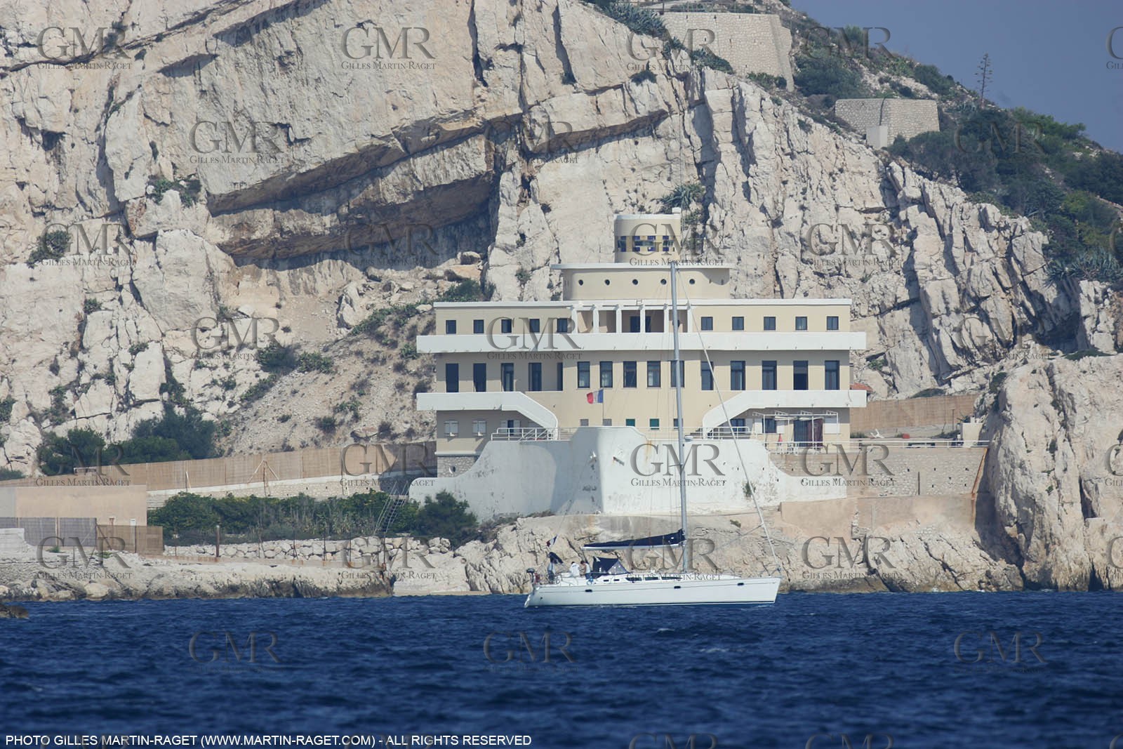 Marseille port, Pilot station at Iles du Frioul