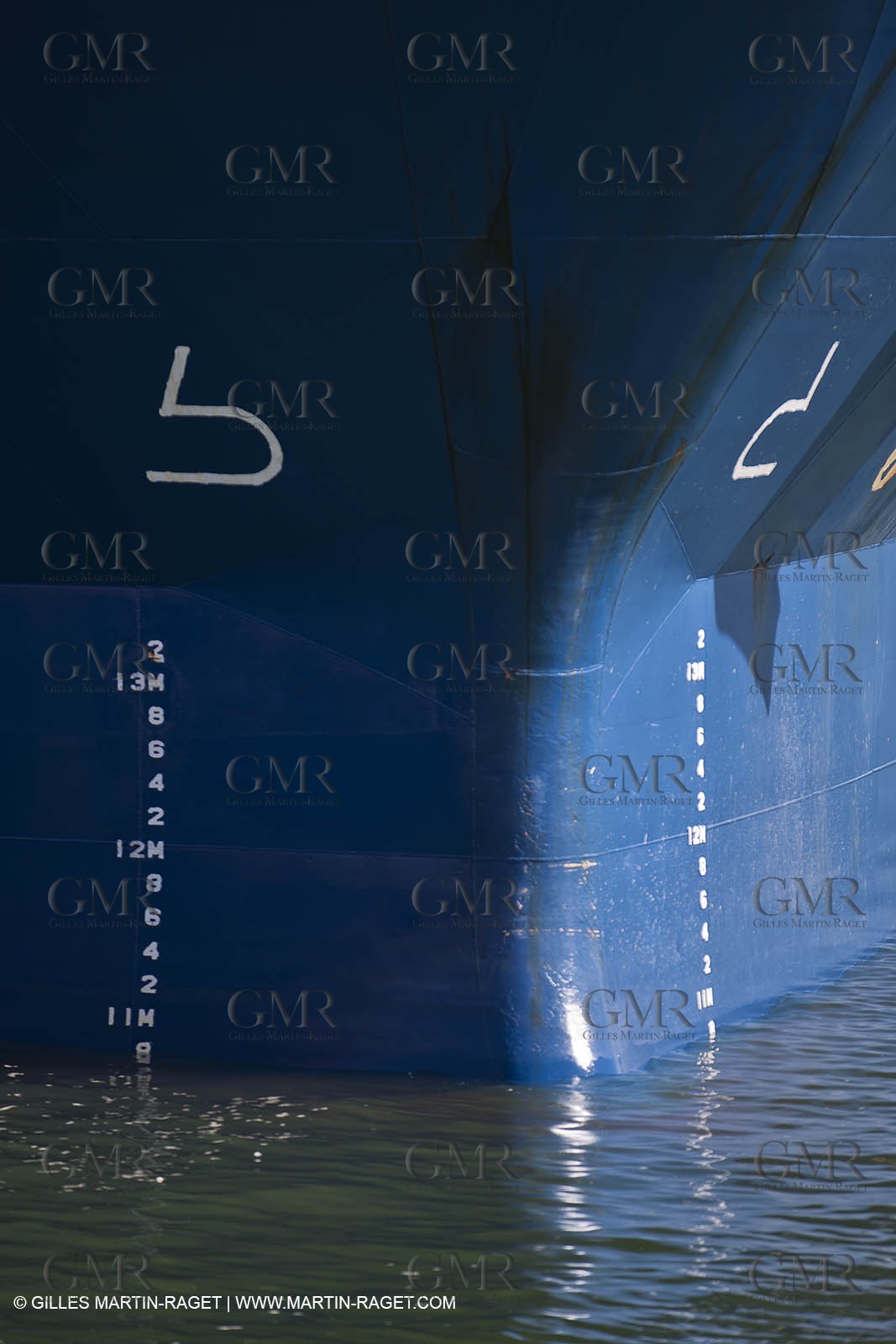 01 03 2011 - San Frnacisco (USA,CA) - Harbour operations - ship details - ship unloading - containers