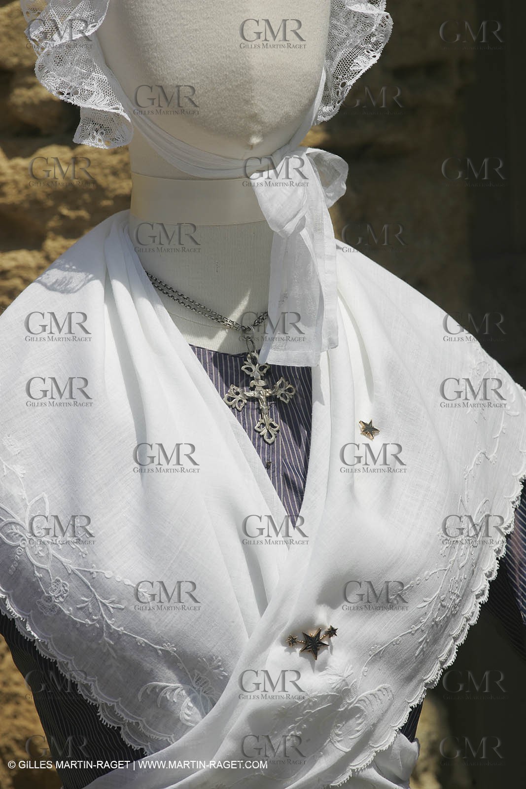 May 2004 - La Tour d'Aigues (FRA, 84) - Old costumes for women of the South exhibition