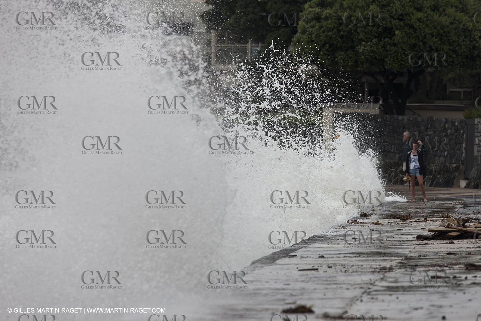 21 01 2011 - Auckland (NZL) - after storm waves at Takapuna