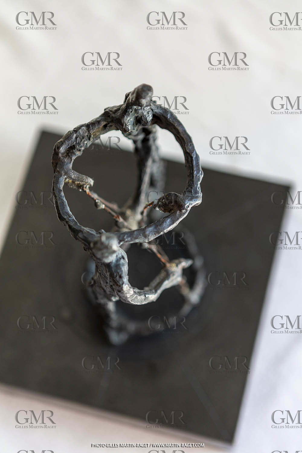 12 07 2020, St Rémy de Provence (FRA,13), Oeuvre de Germaine Richier, Le Sablier I 1946, Bronze patiné foncé, Epreuve d'exposition, Fondeur L.Thinot, Paris, 20,5 x 17 x 17 cm, Collection particulière